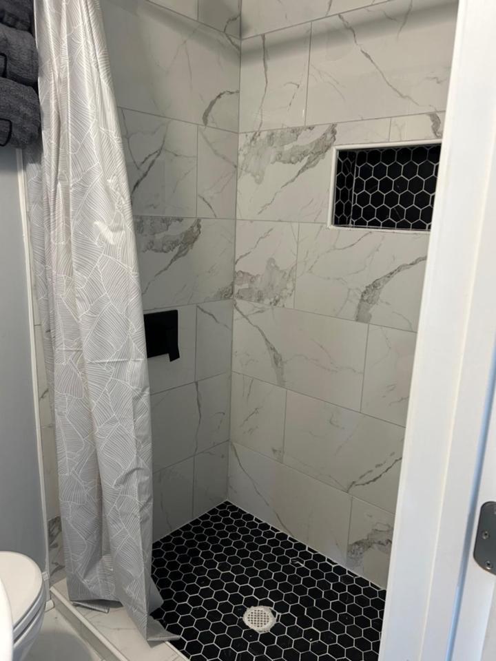 Comfy Lower Lvl Apt With Jetted Tub Near Uptown And Unc Charlotte Exterior photo